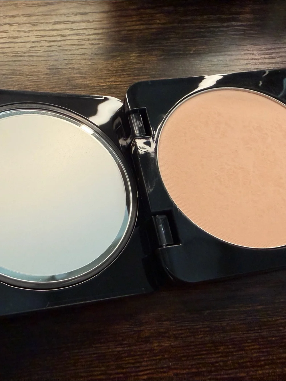 Huda Beauty Easy Bake Pressed powder